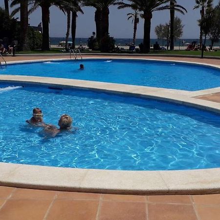 Appartement Premiere Ligne De Mer Avec Piscine Roses Exteriér fotografie