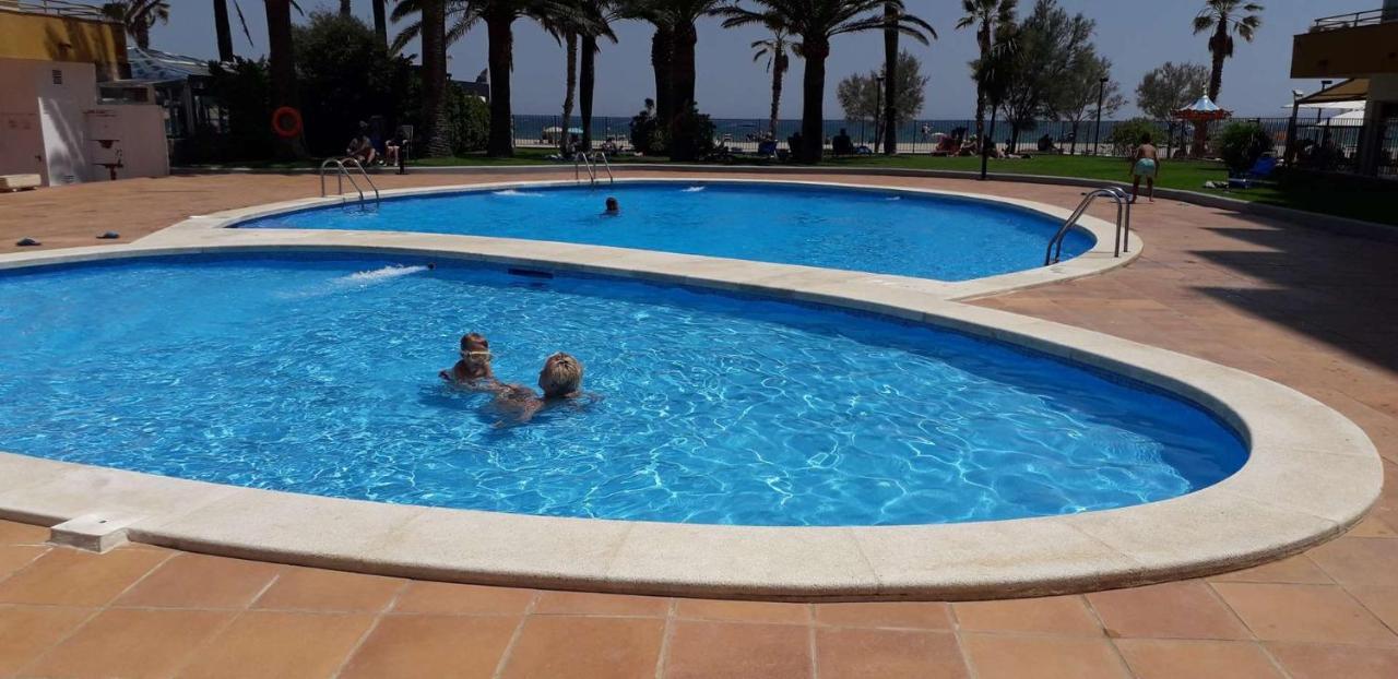 Appartement Premiere Ligne De Mer Avec Piscine Roses Exteriér fotografie