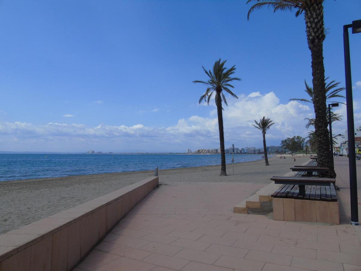 Appartement Premiere Ligne De Mer Avec Piscine Roses Exteriér fotografie