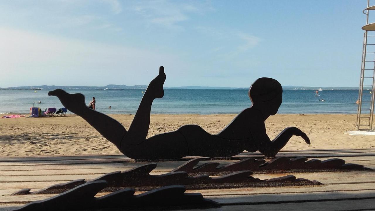 Appartement Premiere Ligne De Mer Avec Piscine Roses Exteriér fotografie