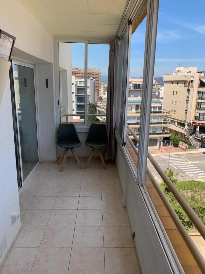 Appartement Premiere Ligne De Mer Avec Piscine Roses Exteriér fotografie