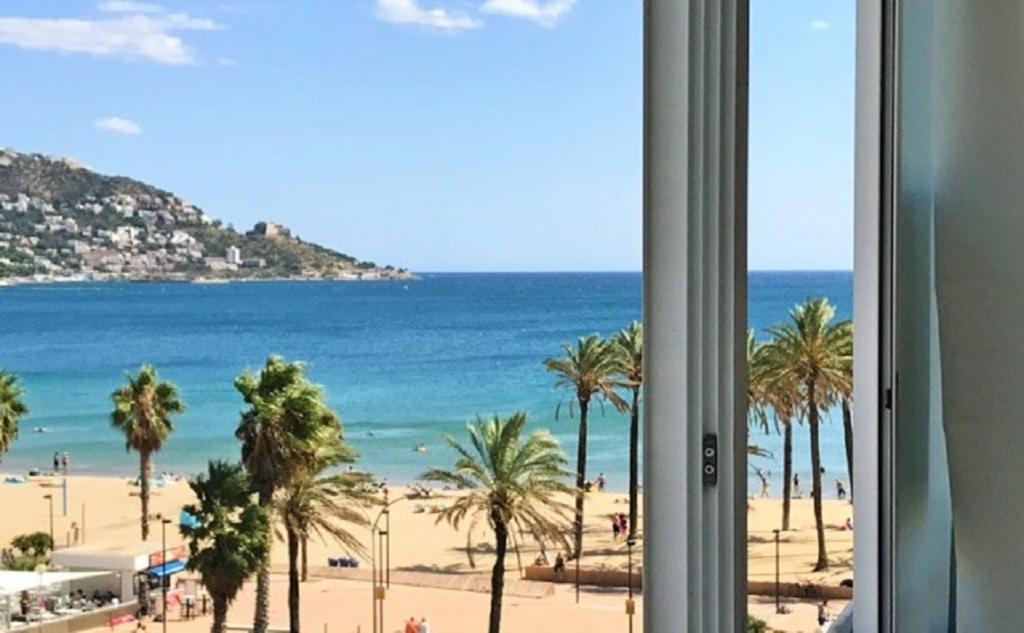Appartement Premiere Ligne De Mer Avec Piscine Roses Exteriér fotografie