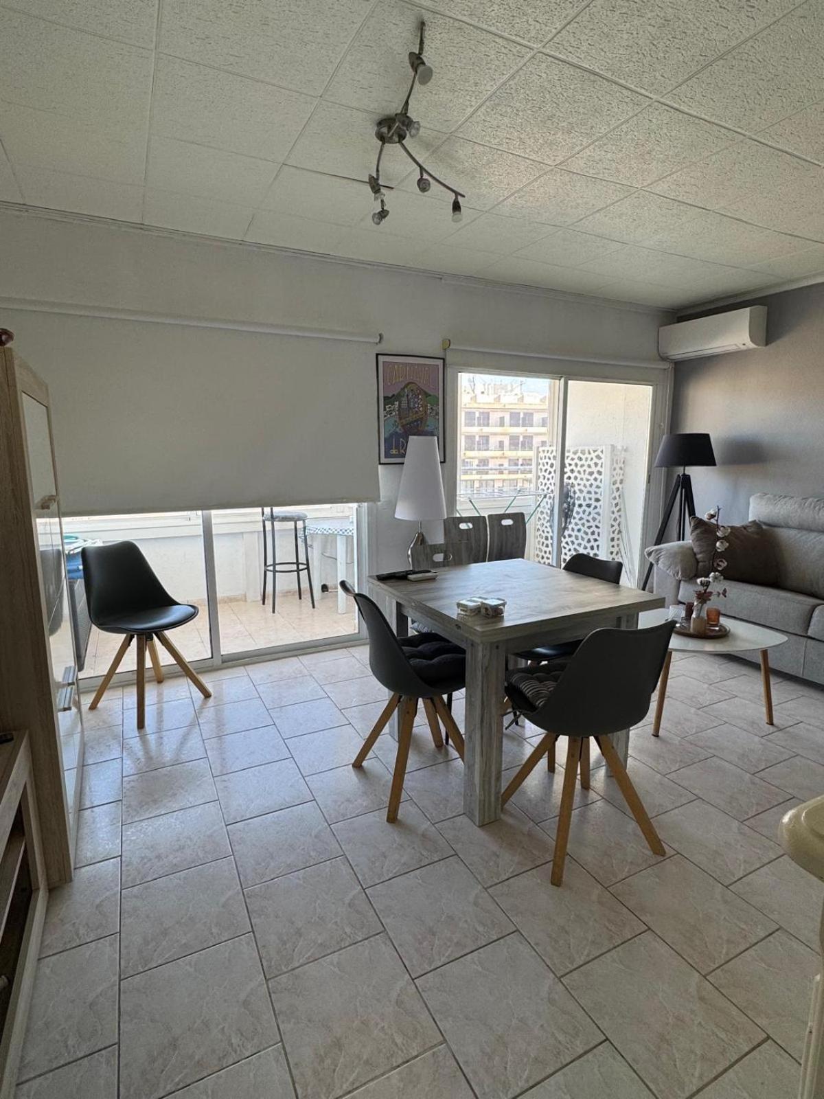 Appartement Premiere Ligne De Mer Avec Piscine Roses Exteriér fotografie
