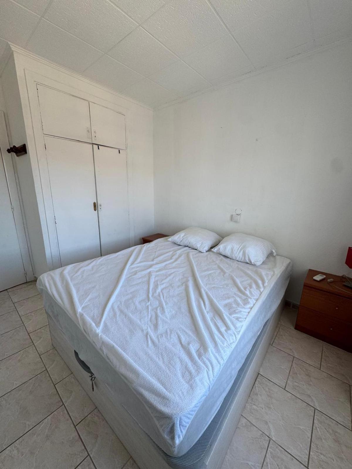 Appartement Premiere Ligne De Mer Avec Piscine Roses Exteriér fotografie