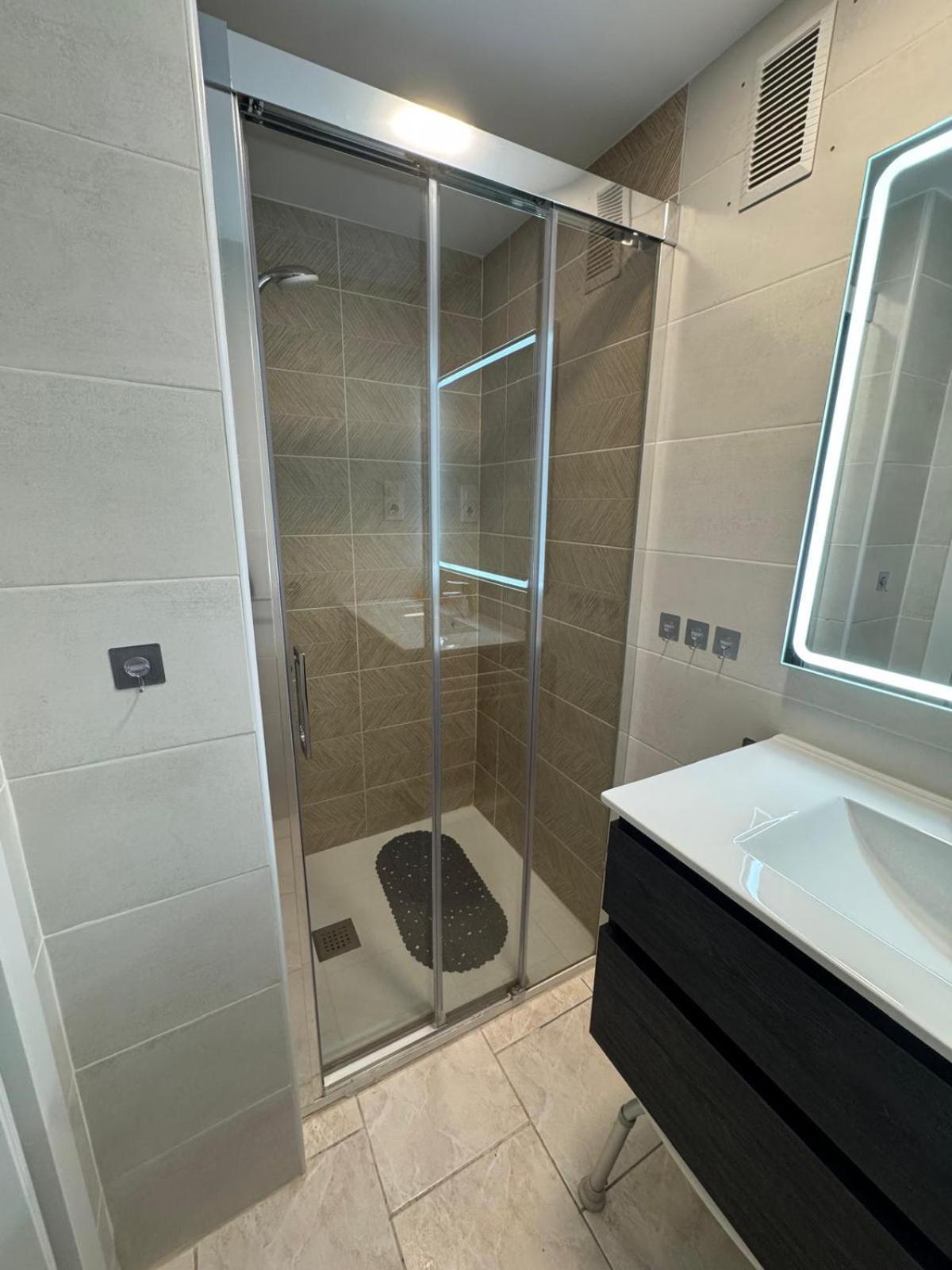 Appartement Premiere Ligne De Mer Avec Piscine Roses Exteriér fotografie